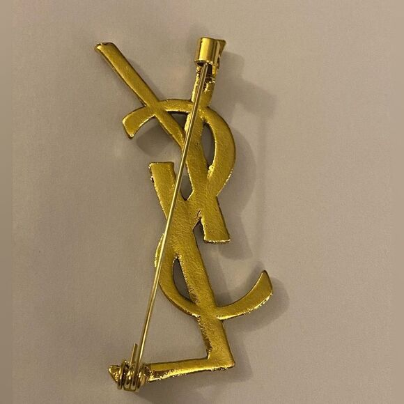 Classic Brooch - Picture 5 of 8